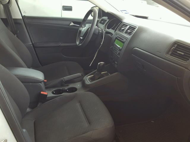 3VW2K7AJ4FM346896 - 2015 VOLKSWAGEN JETTA BASE Սպիտակ լուսանկար 5