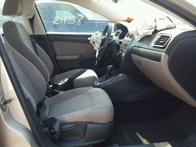 3VW2K7AJ1DM227636 - 2013 VOLKSWAGEN JETTA BASE 银色 照片 5