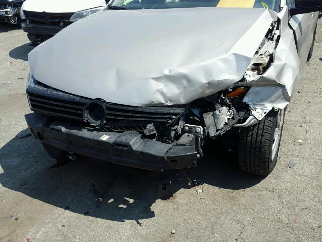 3VW2K7AJ1DM227636 - 2013 VOLKSWAGEN JETTA BASE 银色 照片 9