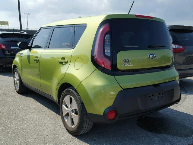 KNDJN2A28F7811482 - 2015 KIA SOUL GREEN photo 3