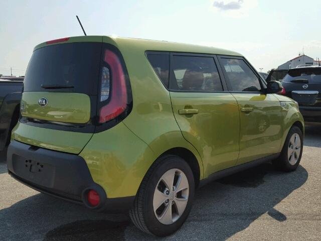 KNDJN2A28F7811482 - 2015 KIA SOUL GREEN photo 4