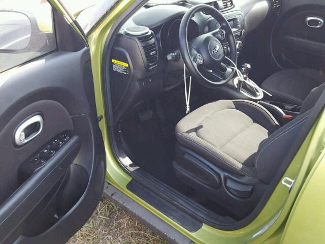 KNDJN2A28F7811482 - 2015 KIA SOUL GREEN photo 9