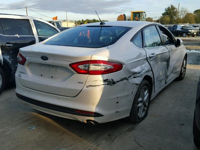 1FA6P0H75E5390827 - 2014 FORD FUSION SE WHITE photo 4