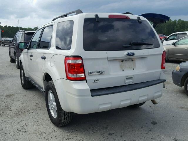 1FMCU0D72BKB36299 - 2011 FORD ESCAPE XLT WHITE photo 3