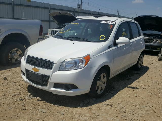 KL1TD6DE5BB246406 - 2011 CHEVROLET AVEO LS WHITE photo 2