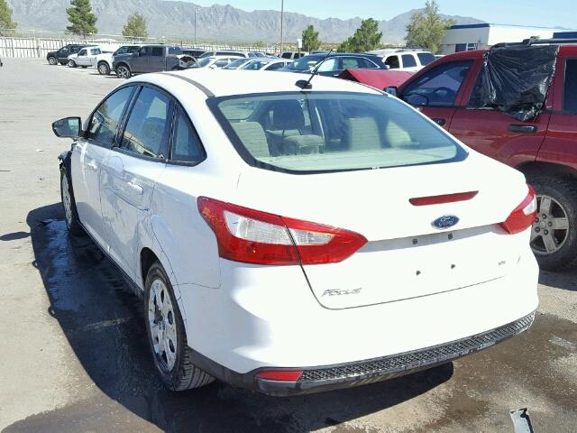 1FAHP3F27CL290299 - 2012 FORD FOCUS SE WHITE photo 3