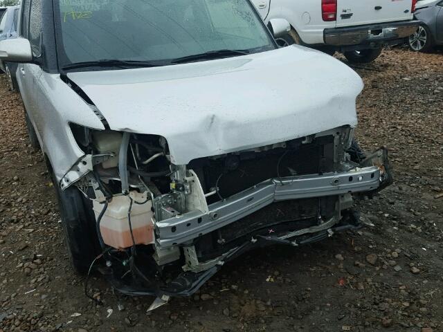JTLZE4FE7FJ069102 - 2015 TOYOTA SCION XB 银色 照片 9