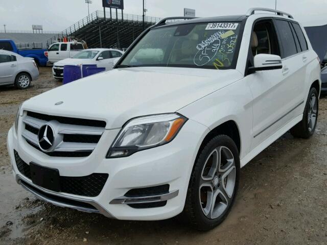 WDCGG0EB7FG395440 - 2015 MERCEDES-BENZ GLK WHITE photo 2