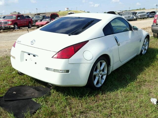 JN1AZ34D55M607569 - 2005 NISSAN 350Z COUPE WHITE photo 4