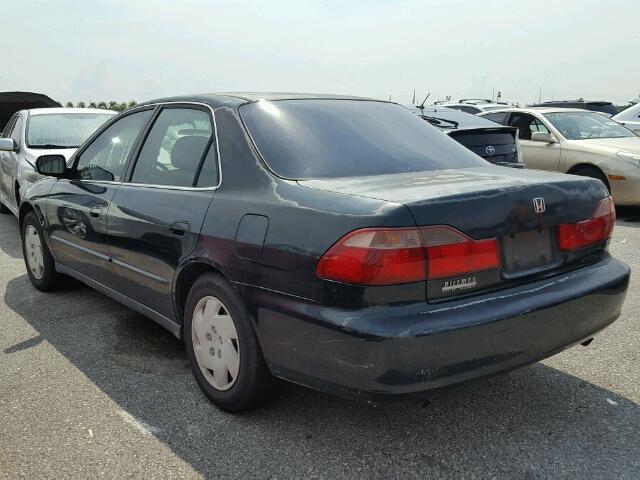 1HGCG1646YA038980 - 2000 HONDA ACCORD LX GREEN photo 3