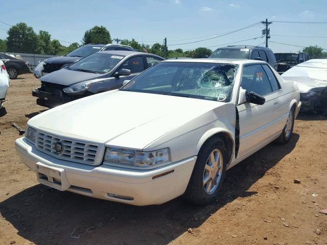 1G6ET129X1B109749 - 2001 CADILLAC ELDORADO T WHITE photo 2