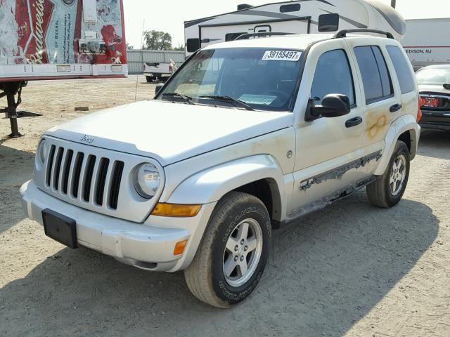 1J4GL38K75W688316 - 2005 JEEP LIBERTY RE SILVER photo 2