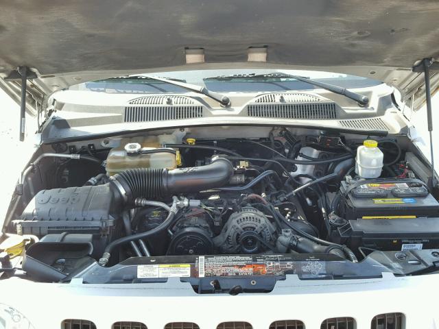 1J4GL38K75W688316 - 2005 JEEP LIBERTY RE SILVER photo 7