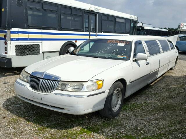 1L1FM81W3YY771546 - 2000 LINCOLN TOWN CAR WHITE photo 2