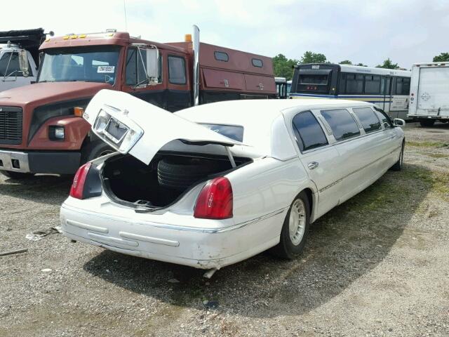 1L1FM81W3YY771546 - 2000 LINCOLN TOWN CAR WHITE photo 4