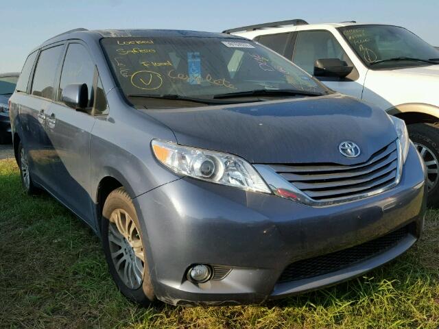 5TDYZ3DC7HS850134 - 2017 TOYOTA SIENNA XLE BLUE photo 1