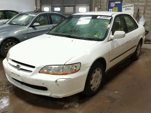 JHMCG5644YC035617 - 2000 HONDA ACCORD LX WHITE photo 2