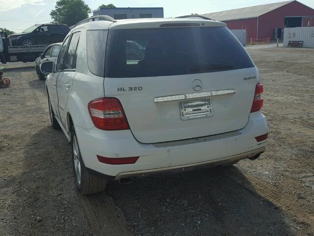 4JGBB25E39A515418 - 2009 MERCEDES-BENZ ML WHITE photo 3