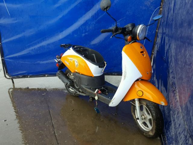 LLPVGBAF1J22164 - 2018 OTHER MOPED TWO TONE photo 1