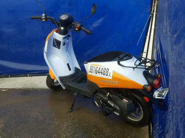 LLPVGBAF1J22164 - 2018 OTHER MOPED TWO TONE photo 3