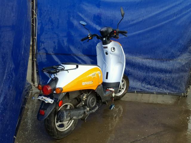 LLPVGBAF1J22164 - 2018 OTHER MOPED TWO TONE photo 4