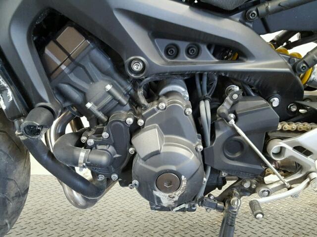 JYARN33EXFA006341 - 2015 YAMAHA FZ09 SILVER photo 6