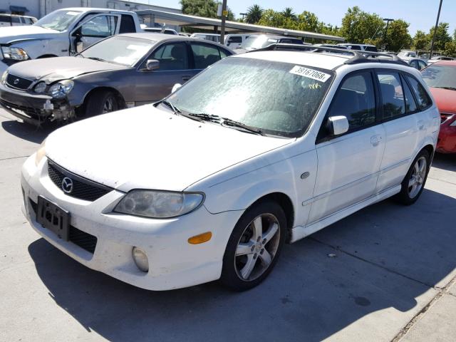 JM1BJ245X21620181 - 2002 MAZDA PROTEGE PR WHITE photo 2