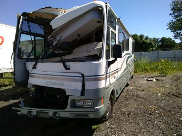 1FCNF53S1Y0A06707 - 2001 SOWI MOTOR HOME WHITE photo 2