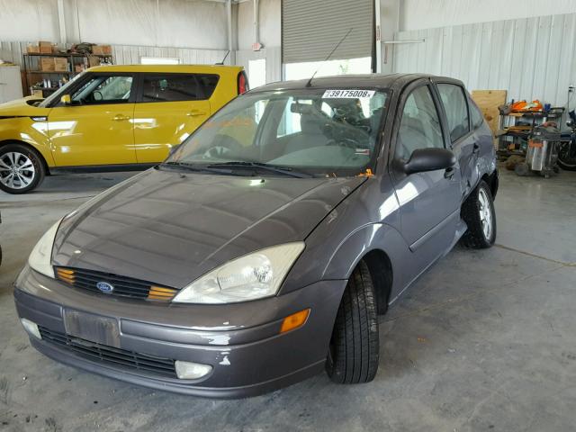 3FAFP37332R116535 - 2002 FORD FOCUS ZX5 CHARCOAL photo 2