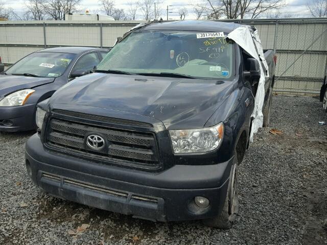 5TFUY5F16AX157886 - 2010 TOYOTA TUNDRA DOU BLACK photo 2