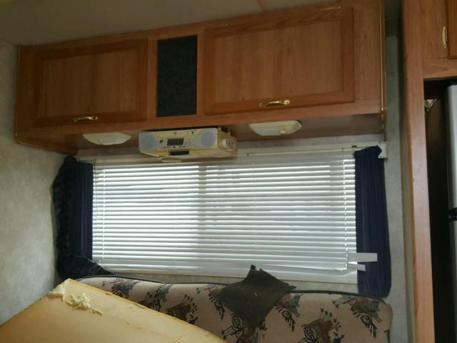 1TC2B215131203118 - 2003 COACH TRAILER WHITE photo 8