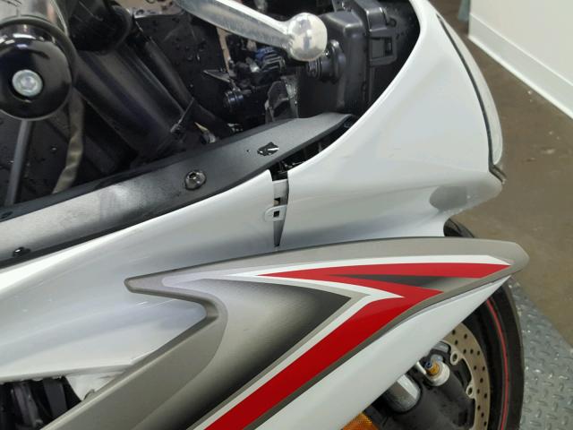 JYARJ16E09A017915 - 2009 YAMAHA YZFR6 WHITE photo 18