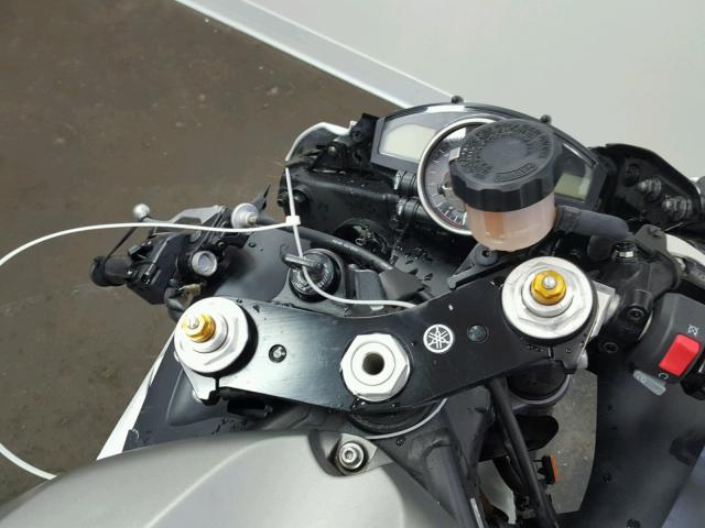 JYARJ16E09A017915 - 2009 YAMAHA YZFR6 WHITE photo 19