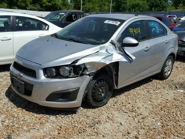 1G1JB5SH8C4102568 - 2012 CHEVROLET SONIC LS ვერცხლისფერი ფოტო 2