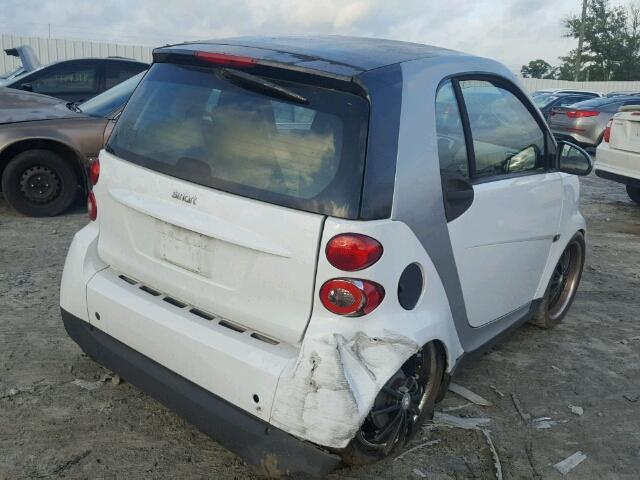 WMEEJ31X99K300090 - 2009 SMART FORTWO PUR WHITE photo 4