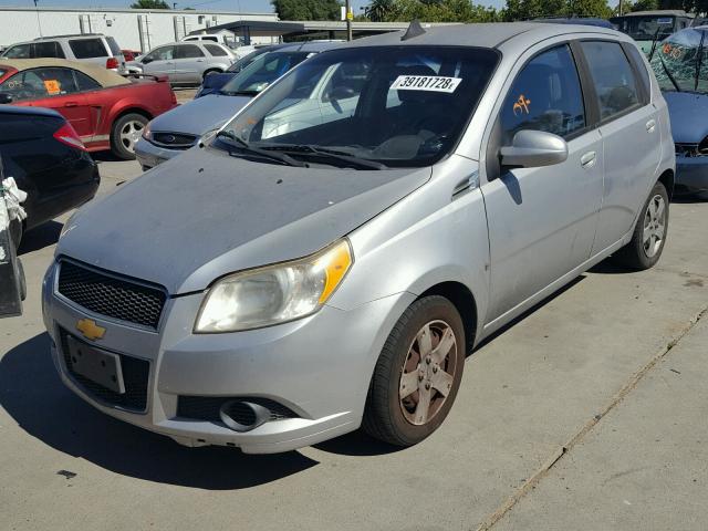 KL1TD66E09B308009 - 2009 CHEVROLET AVEO LS SILVER photo 2