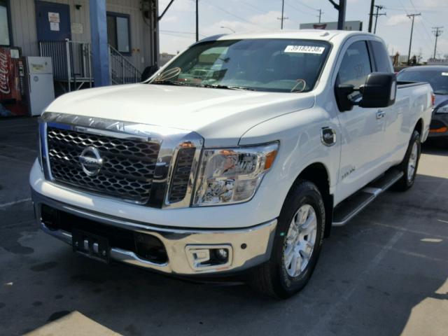 1N6AA1C5XHN566032 - 2017 NISSAN TITAN SV WHITE photo 2