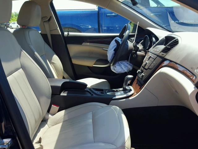 2G4GR5EK0C9146951 - 2012 BUICK REGAL BLUE photo 5