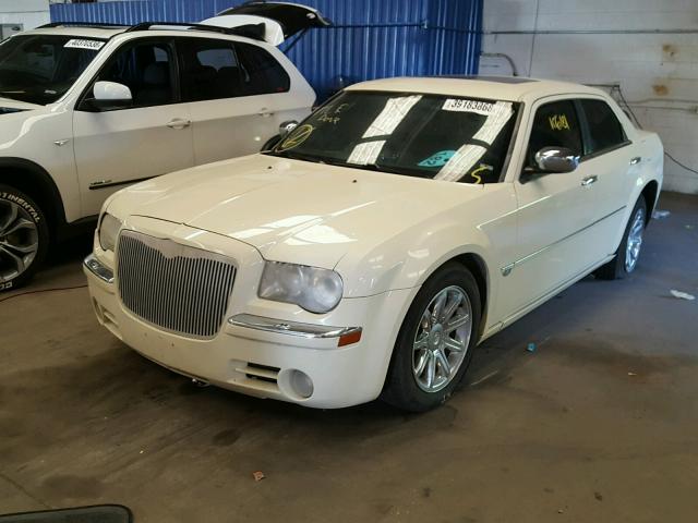 2C3KA63H16H168751 - 2006 CHRYSLER 300C WHITE photo 2