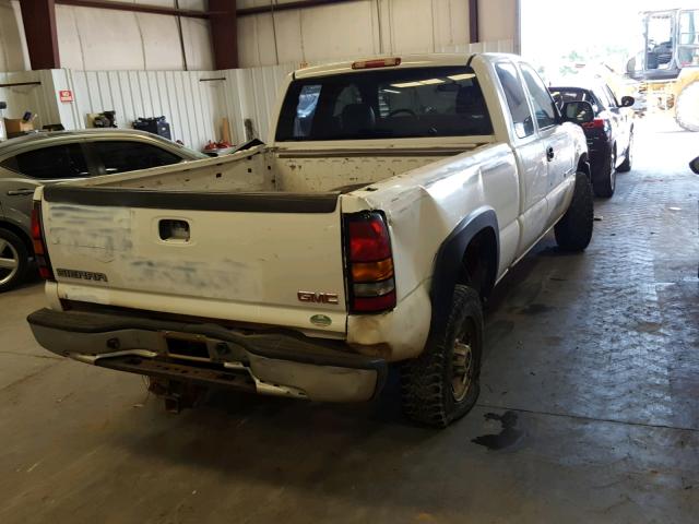 1GTHC29U05E312129 - 2005 GMC SIERRA C25 WHITE photo 4