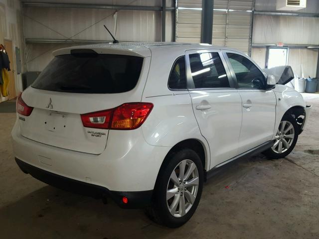 4A4AP3AU2DE022442 - 2013 MITSUBISHI OUTLANDER WHITE photo 4