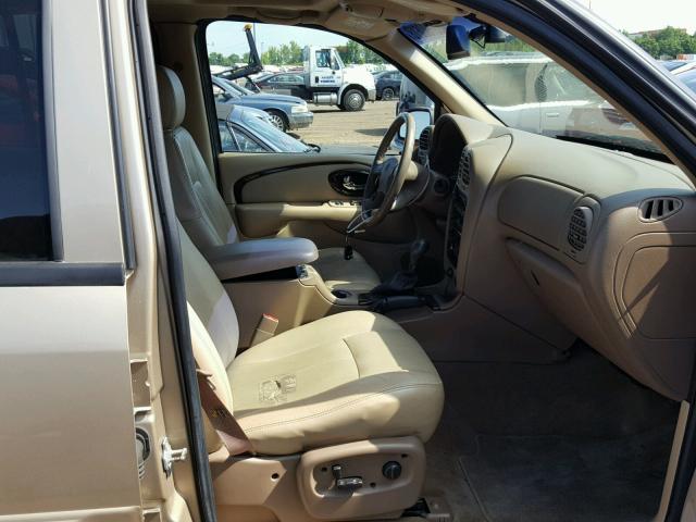 5GADT13S142377220 - 2004 BUICK RAINIER CX TAN photo 5