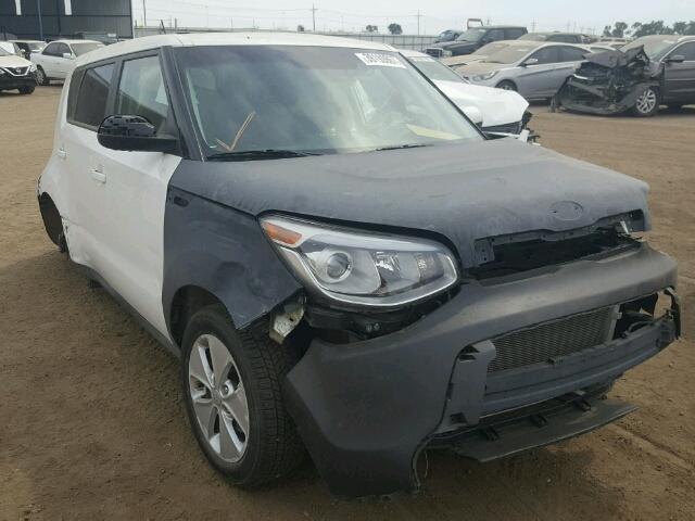 KNDJN2A29G7372889 - 2016 KIA SOUL WHITE photo 1