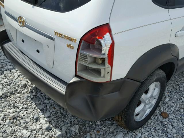 KM8JN12D85U076573 - 2005 HYUNDAI TUCSON GLS WHITE photo 9