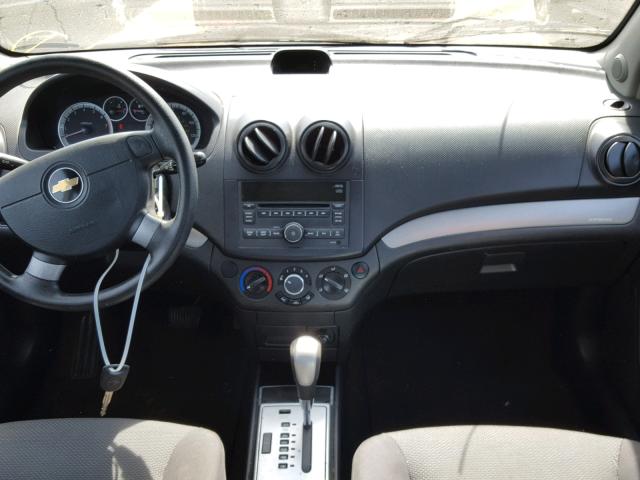 KL1TD56E39B640715 - 2009 CHEVROLET AVEO LS RED photo 9