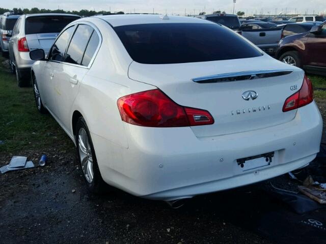 JN1CV6AP8BM303572 - 2011 INFINITI G37 WHITE photo 3