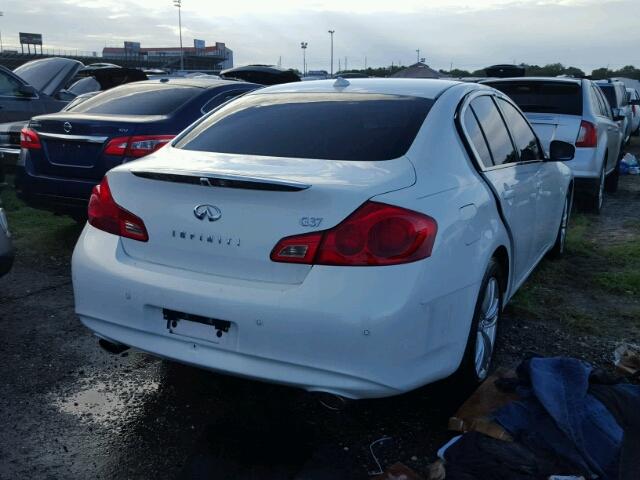 JN1CV6AP8BM303572 - 2011 INFINITI G37 WHITE photo 4