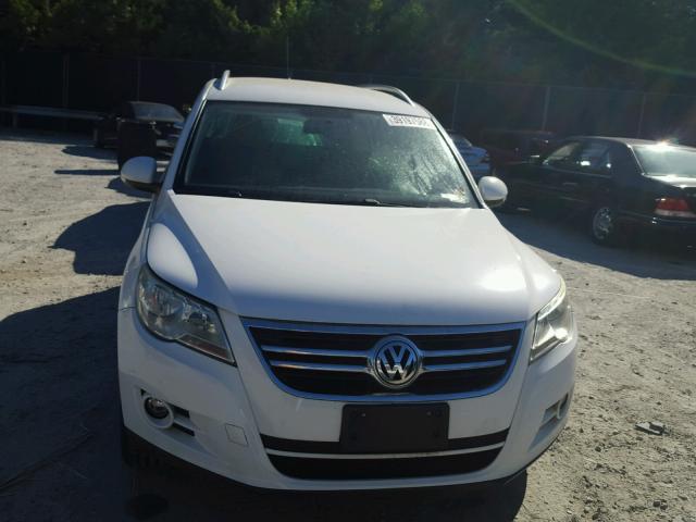 WVGBV75N59W522975 - 2009 VOLKSWAGEN TIGUAN SE WHITE photo 9