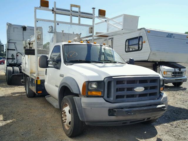 1FDAF56P06EA79133 - 2006 FORD F550 SUPER WHITE photo 1