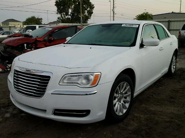 2C3CCAAG7EH269397 - 2014 CHRYSLER 300 WHITE photo 2